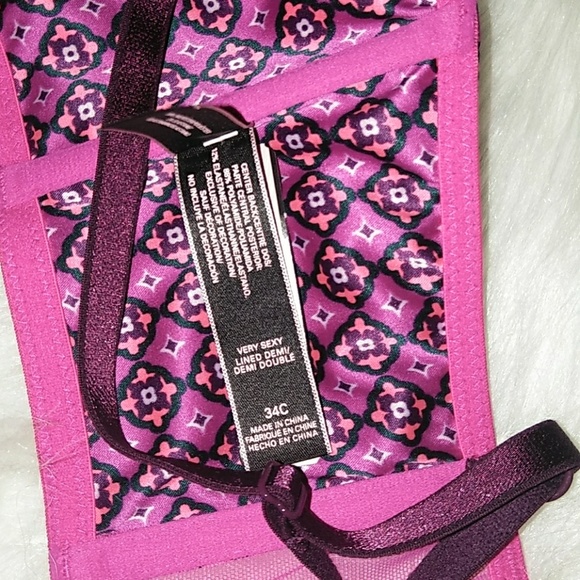 Victora's Secret Very Sexy Lined Demi 34C - Picture 4 of 4